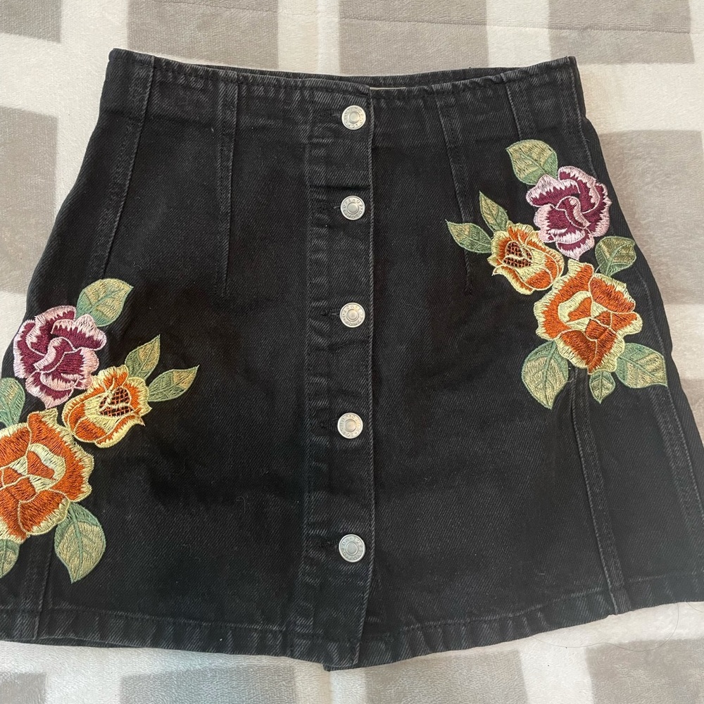 Topshop Moto Black Embroidered Floral Skirt Button